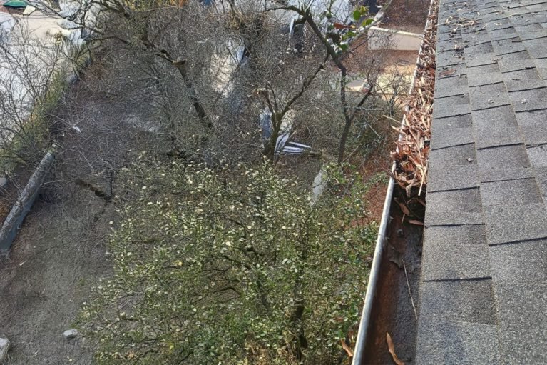 Commercial gutter cleaning and maintenance Bay Area